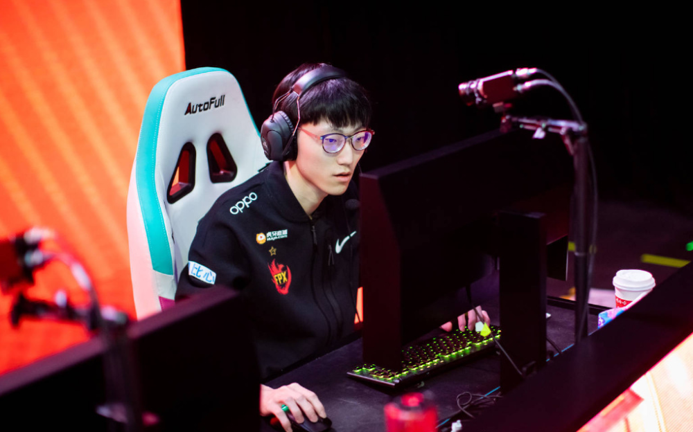 乐鱼体育官网-离谱！风云突变里尔今晨调整名单洛杉矶湖人赛前刷新队史纪录，巴特勒在FPX比赛中险胜(巴特勒2025季后赛数据汇总)